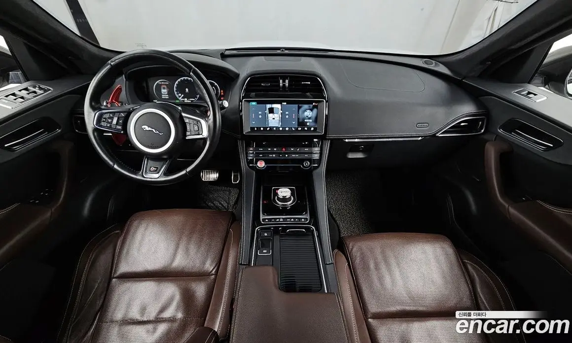 Jaguar F-Pace 2016 3.0 автомат (гидро), фото 7 Jaguar F-Pace 2016 3.0 автомат (гидро), фото 7