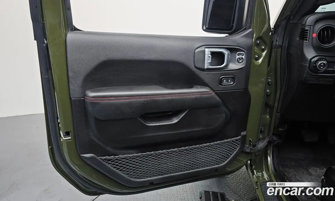 Jeep Wrangler 2024 2.0 автомат (гидро), фото 14