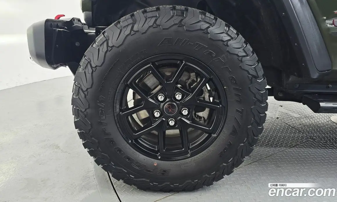 Jeep Wrangler 2024 2.0 автомат (гидро), фото 5