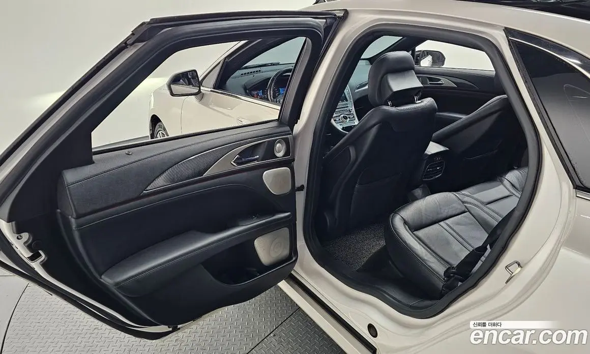 Lincoln MKZ 2017 2.0 автомат (гидро), фото 28 Lincoln MKZ 2017 2.0 автомат (гидро), фото 28