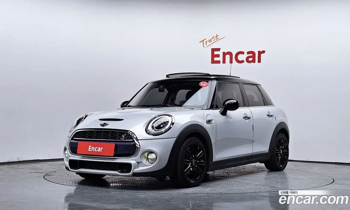 Mini Cooper 2016 2.0 автомат (гидро), фото 1 Mini Cooper 2016 2.0 автомат (гидро), фото 1