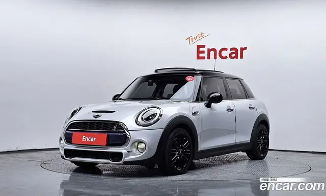 Mini Cooper 2016 2.0 автомат (гидро), миниатюра 1 Mini Cooper 2016 2.0 автомат (гидро), миниатюра 1