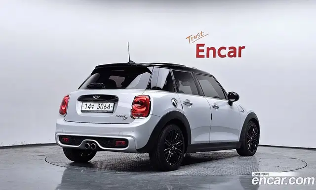 Mini Cooper 2016 2.0 автомат (гидро), миниатюра 2 Mini Cooper 2016 2.0 автомат (гидро), миниатюра 2