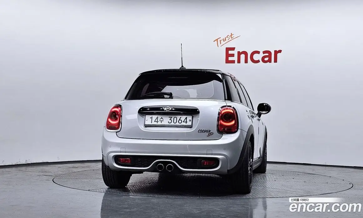 Mini Cooper 2016 2.0 автомат (гидро), фото 4 Mini Cooper 2016 2.0 автомат (гидро), фото 4