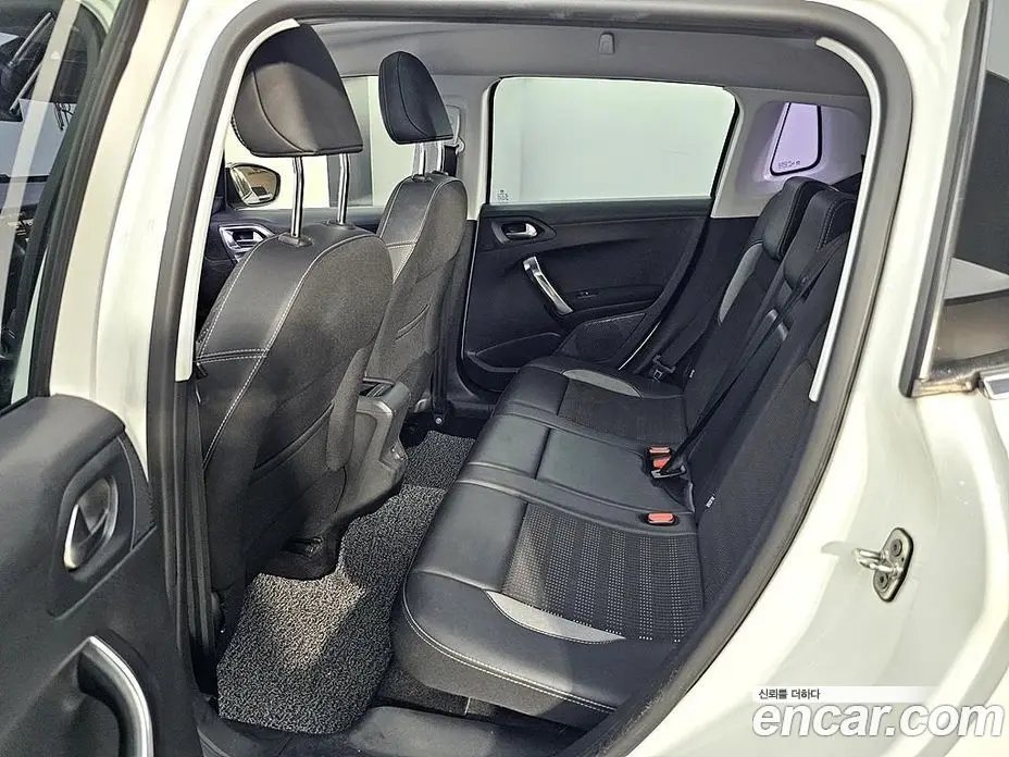Peugeot 2008 2017 1.6 автомат (гидро), фото 11 Peugeot 2008 2017 1.6 автомат (гидро), фото 11