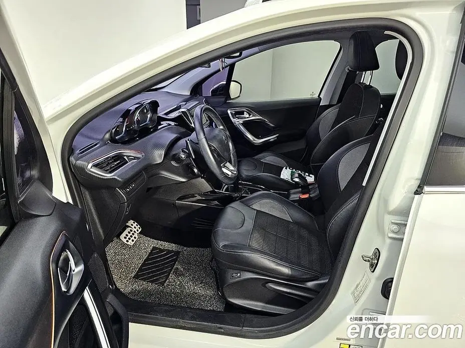 Peugeot 2008 2017 1.6 автомат (гидро), фото 12 Peugeot 2008 2017 1.6 автомат (гидро), фото 12