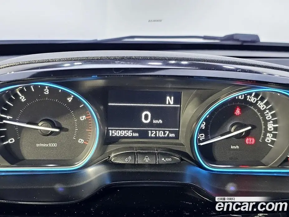 Peugeot 2008 2017 1.6 автомат (гидро), фото 13 Peugeot 2008 2017 1.6 автомат (гидро), фото 13