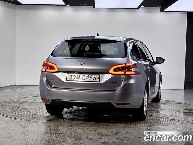 Peugeot 308 2015 1.6 автомат (гидро), миниатюра 3