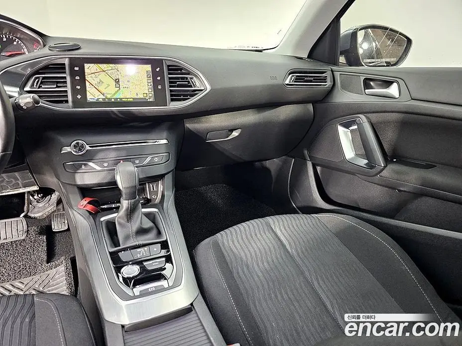 Peugeot 308 2015 1.6 автомат (гидро), фото 9