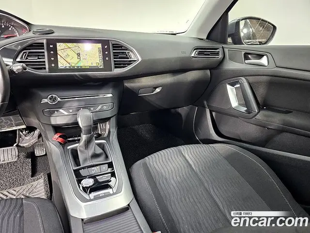 Peugeot 308 2015 1.6 автомат (гидро), миниатюра 9