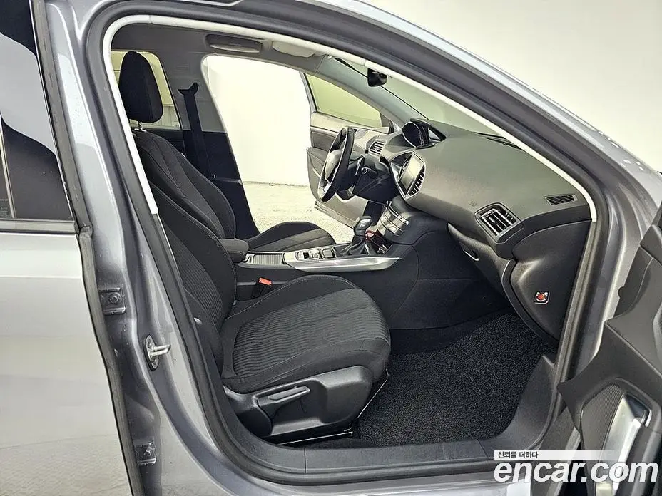 Peugeot 308 2015 1.6 автомат (гидро), фото 10