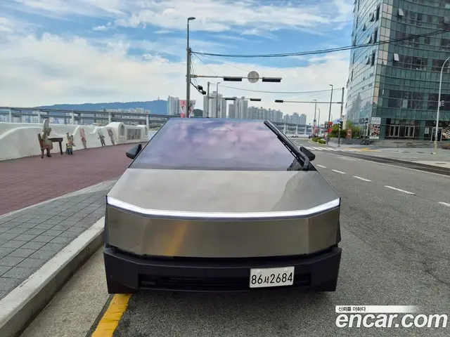 Tesla Cybertruck, 2025, 5 900 км Tesla Cybertruck, 2025, 5 900 км