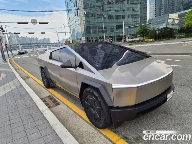 Tesla Cybertruck 2025 0.2 автомат (гидро), миниатюра 2