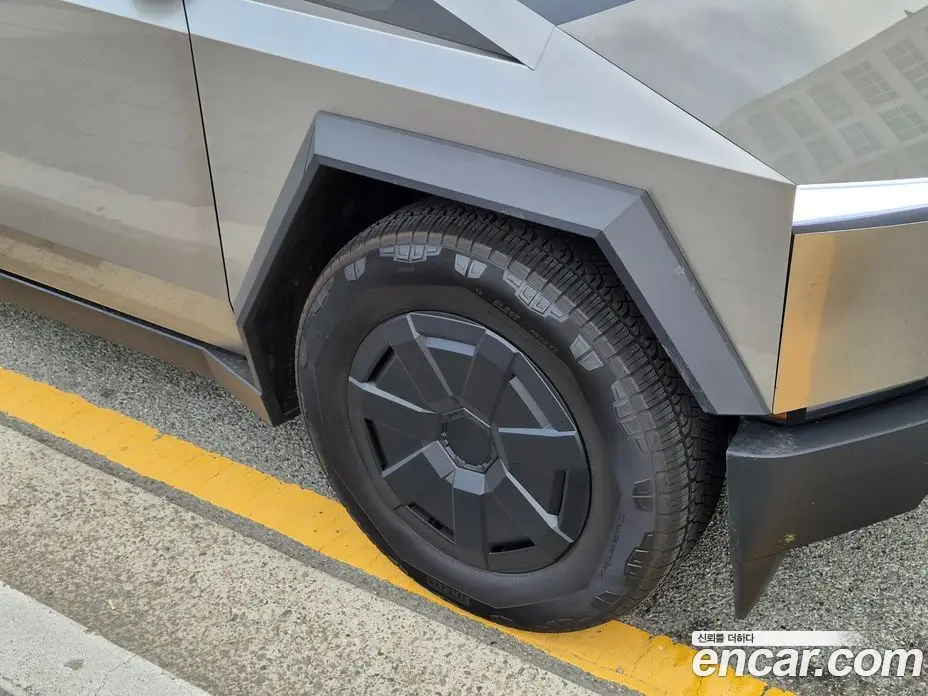 Tesla Cybertruck 2025 0.2 автомат (гидро), фото 3