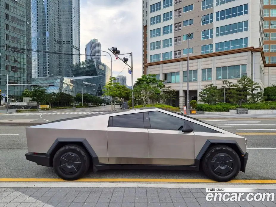 Tesla Cybertruck 2025 0.2 автомат (гидро), фото 4