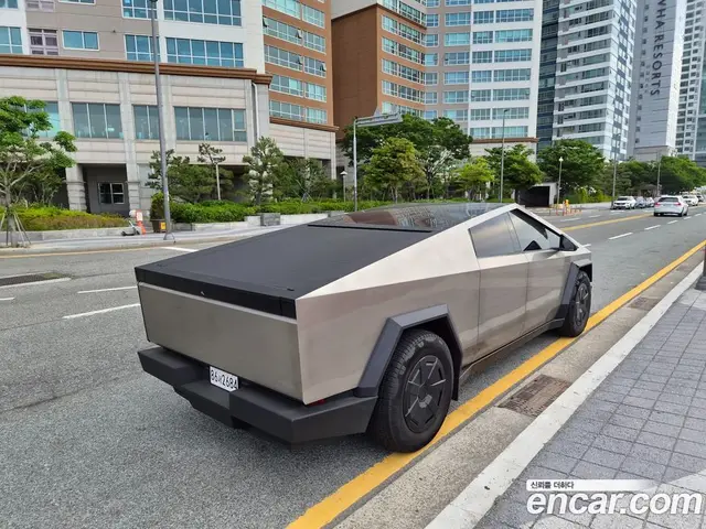Tesla Cybertruck 2025 0.2 автомат (гидро), миниатюра 5