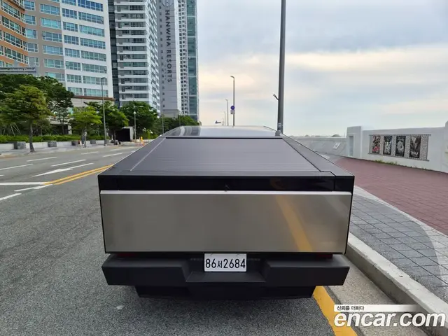 Tesla Cybertruck 2025 0.2 автомат (гидро), миниатюра 6