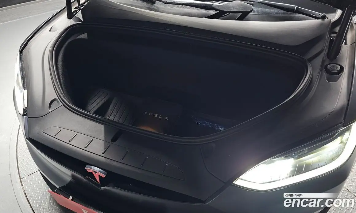 Tesla Model X 2023 0.3 автомат (гидро), фото 6 Tesla Model X 2023 0.3 автомат (гидро), фото 6
