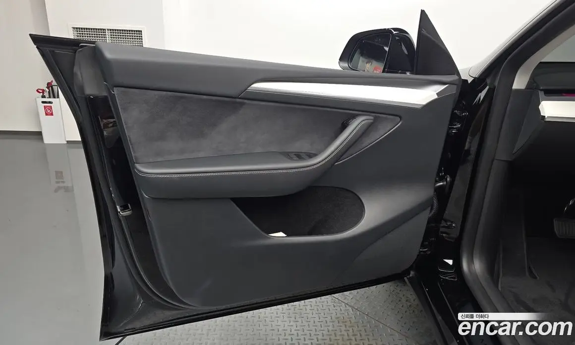 Tesla Model Y 2024 0.2 автомат (гидро), фото 13 Tesla Model Y 2024 0.2 автомат (гидро), фото 13