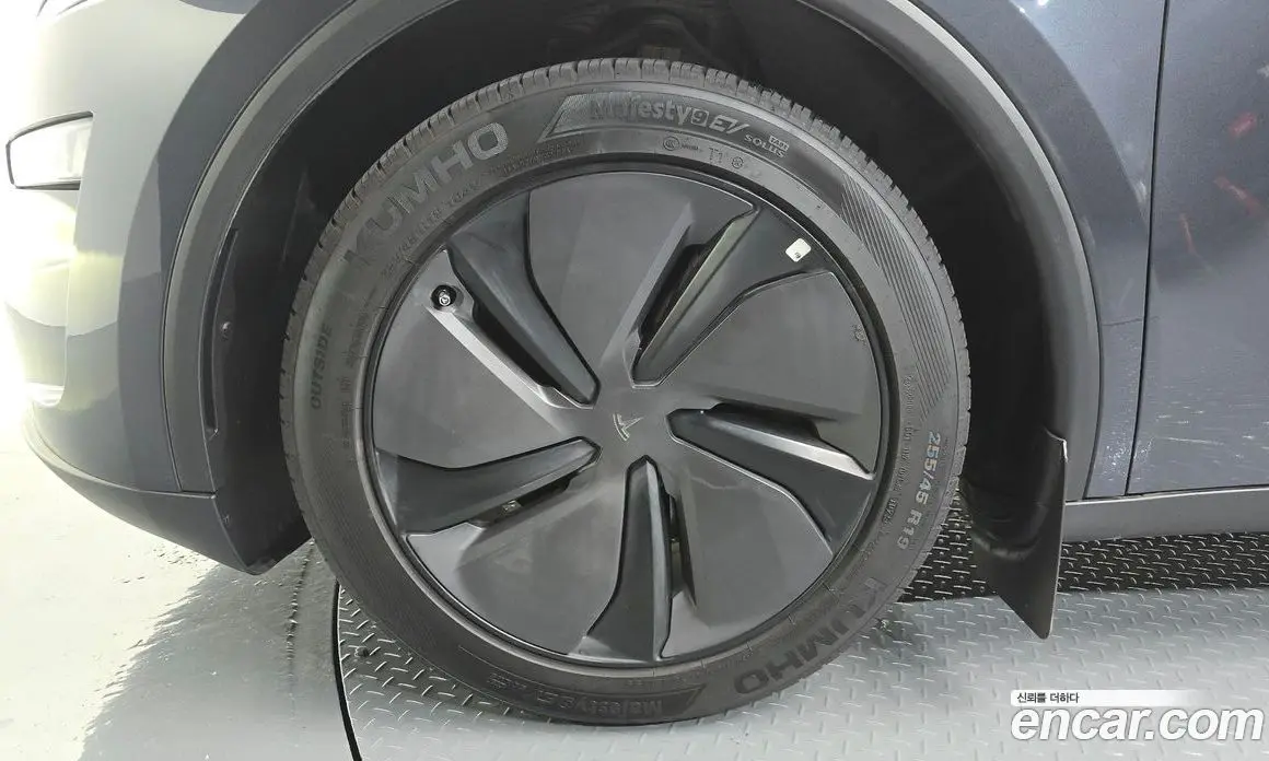 Tesla Model Y 2025 0.2 автомат (гидро), фото 5 Tesla Model Y 2025 0.2 автомат (гидро), фото 5