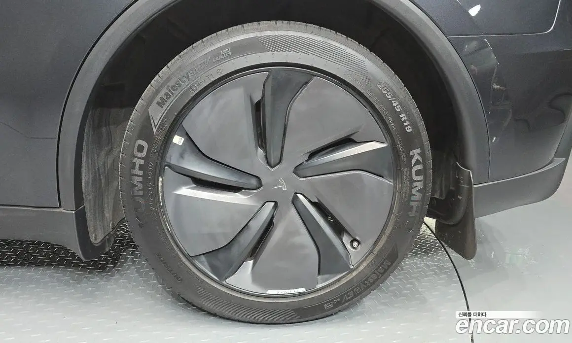 Tesla Model Y 2025 0.2 автомат (гидро), фото 7 Tesla Model Y 2025 0.2 автомат (гидро), фото 7