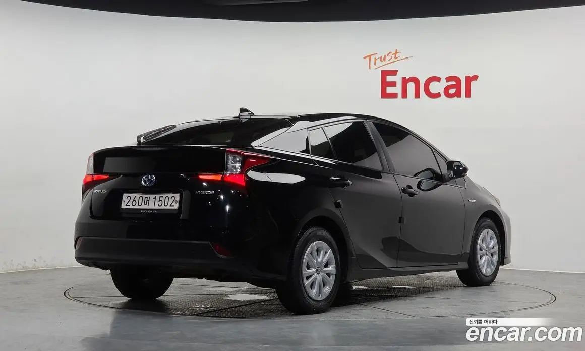 Toyota Prius 2021 1.8 автомат (гидро), фото 1 Toyota Prius 2021 1.8 автомат (гидро), фото 1