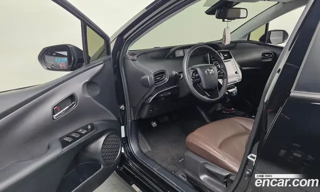 Toyota Prius 2021 1.8 автомат (гидро), миниатюра 12
