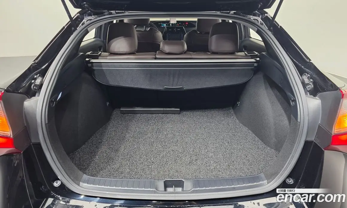 Toyota Prius 2021 1.8 автомат (гидро), фото 25 Toyota Prius 2021 1.8 автомат (гидро), фото 25