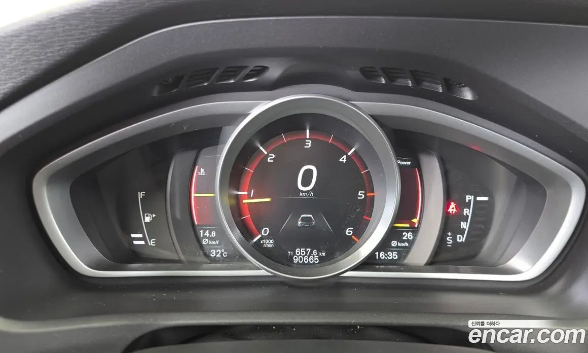 Volvo V40 2019 2.0 автомат (гидро), фото 11 Volvo V40 2019 2.0 автомат (гидро), фото 11