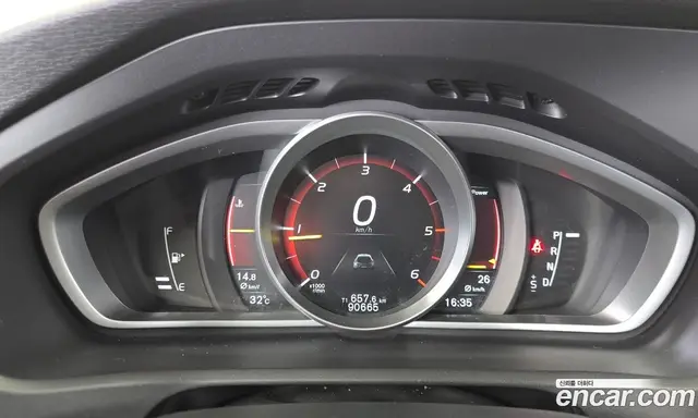 Volvo V40 2019 2.0 автомат (гидро), миниатюра 11 Volvo V40 2019 2.0 автомат (гидро), миниатюра 11