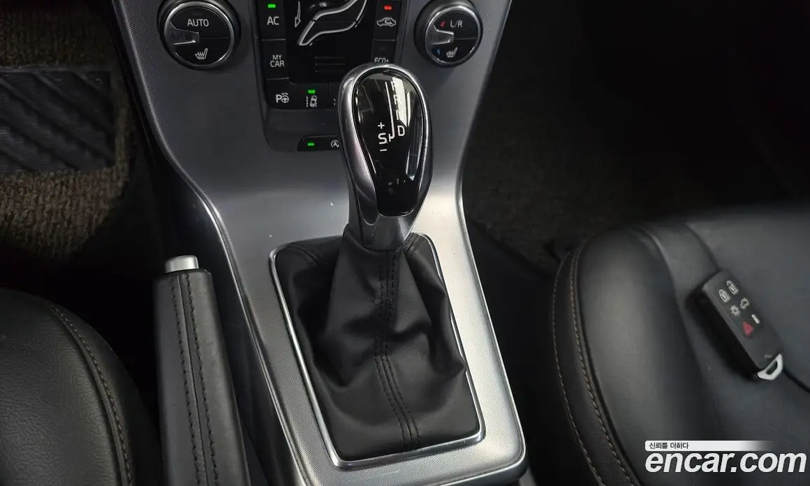 Volvo V40 2019 2.0 автомат (гидро), фото 12 Volvo V40 2019 2.0 автомат (гидро), фото 12