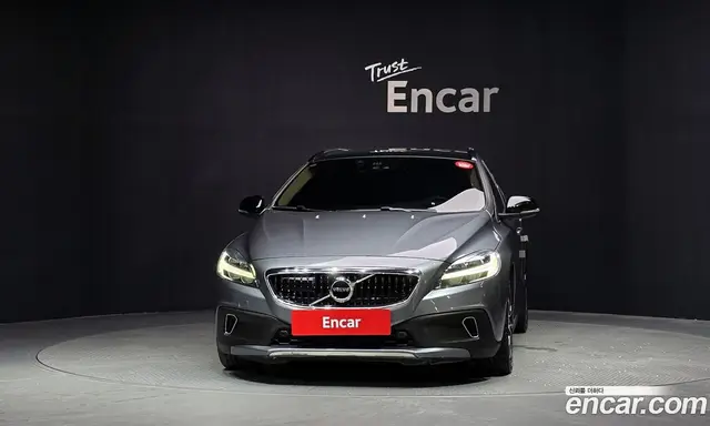 Volvo V40 2019 2.0 автомат (гидро), миниатюра 3 Volvo V40 2019 2.0 автомат (гидро), миниатюра 3
