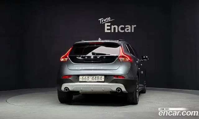 Volvo V40 2019 2.0 автомат (гидро), миниатюра 4 Volvo V40 2019 2.0 автомат (гидро), миниатюра 4