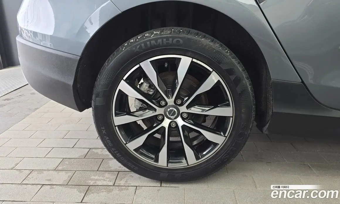 Volvo V40 2019 2.0 автомат (гидро), фото 5 Volvo V40 2019 2.0 автомат (гидро), фото 5