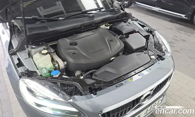 Volvo V40 2019 2.0 автомат (гидро), миниатюра 6 Volvo V40 2019 2.0 автомат (гидро), миниатюра 6