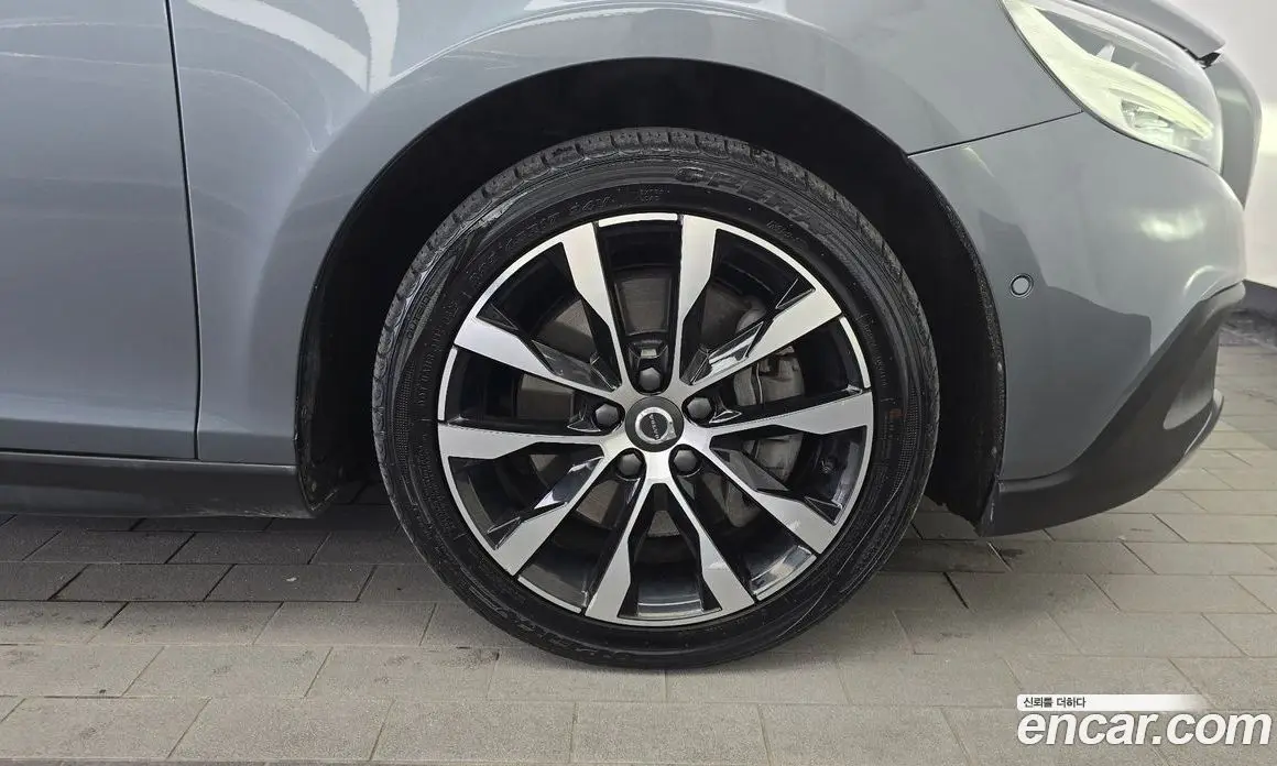 Volvo V40 2019 2.0 автомат (гидро), фото 7 Volvo V40 2019 2.0 автомат (гидро), фото 7