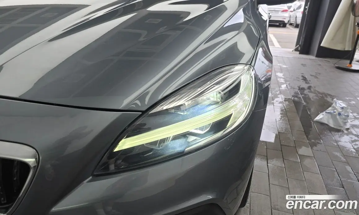 Volvo V40 2019 2.0 автомат (гидро), фото 8 Volvo V40 2019 2.0 автомат (гидро), фото 8