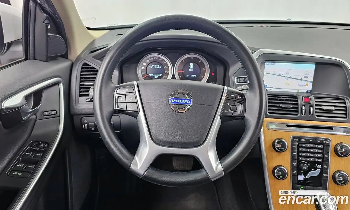 Volvo XC60 2013 2.0 автомат (гидро), фото 13 Volvo XC60 2013 2.0 автомат (гидро), фото 13