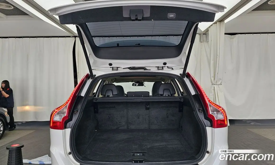 Volvo XC60 2013 2.0 автомат (гидро), фото 20 Volvo XC60 2013 2.0 автомат (гидро), фото 20