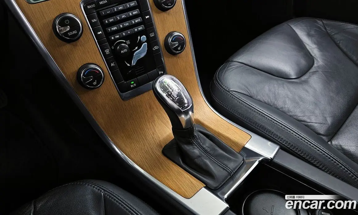 Volvo XC60 2013 2.0 автомат (гидро), фото 9 Volvo XC60 2013 2.0 автомат (гидро), фото 9