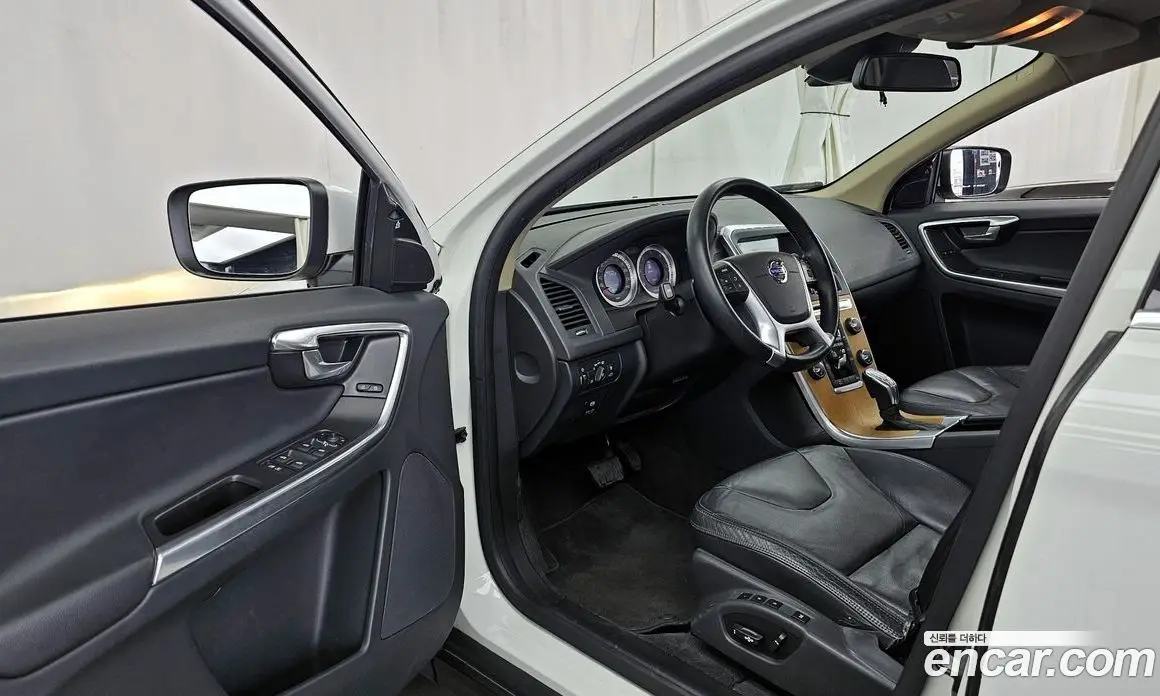 Volvo XC60 2013 2.0 автомат (гидро), фото 10 Volvo XC60 2013 2.0 автомат (гидро), фото 10