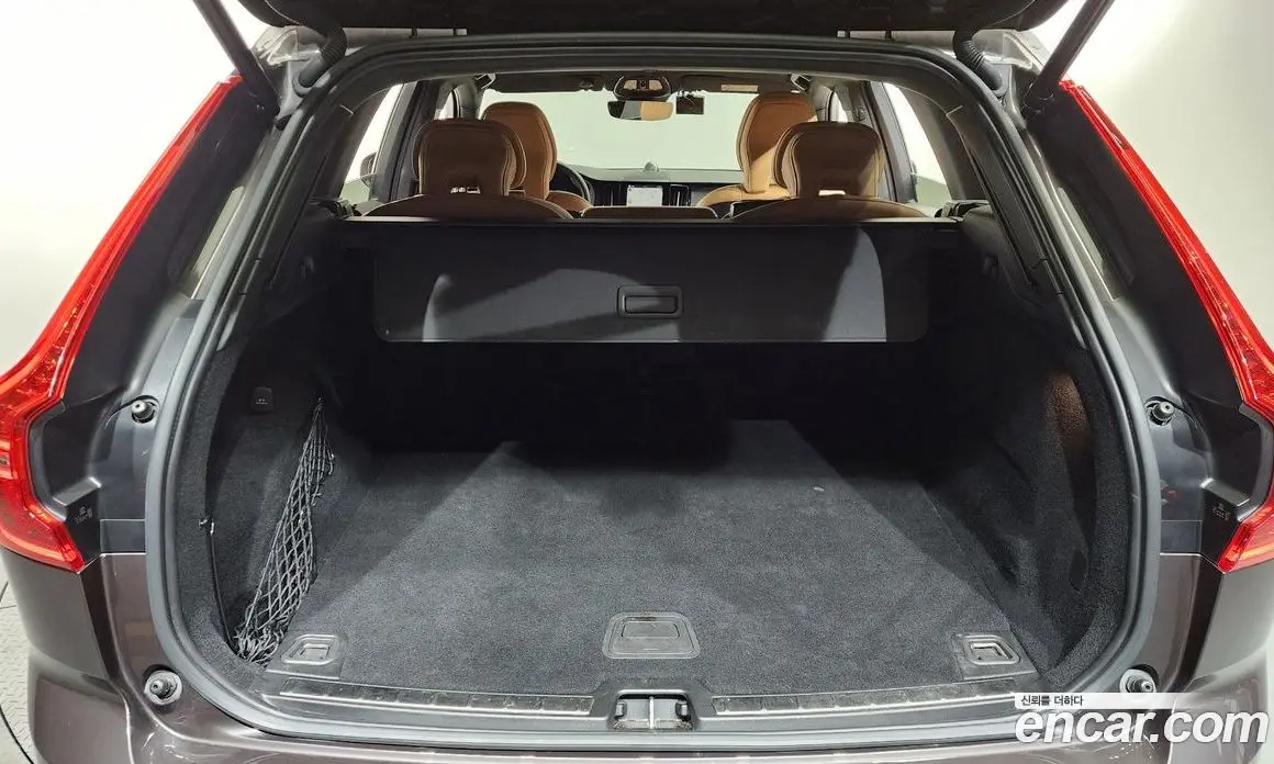 Volvo XC60 2024 2.0 автомат (гидро), фото 25 Volvo XC60 2024 2.0 автомат (гидро), фото 25