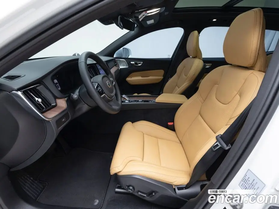 Volvo XC60 2025 2.0 автомат (гидро), фото 11