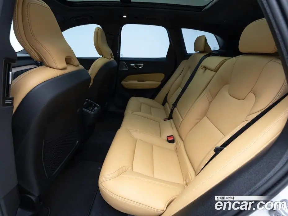 Volvo XC60 2025 2.0 автомат (гидро), фото 12