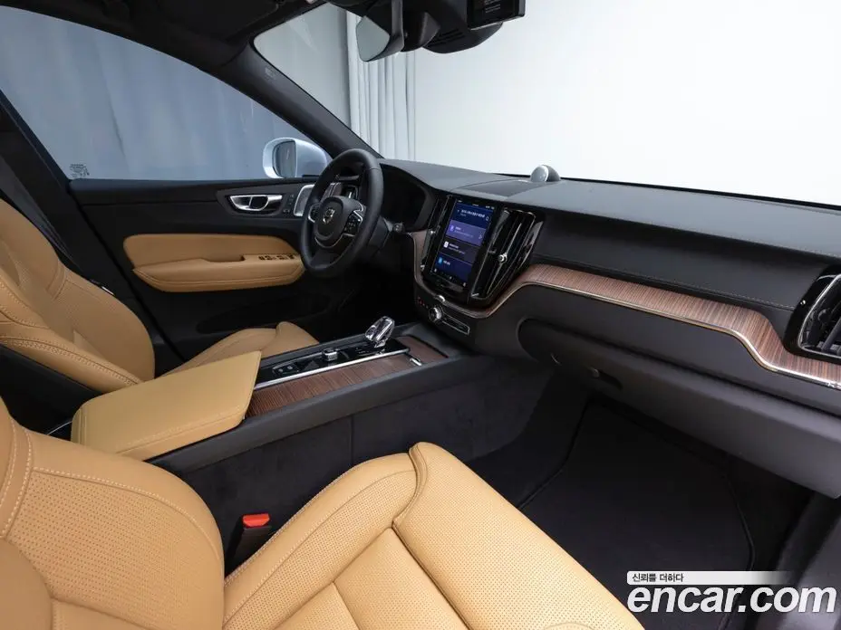 Volvo XC60 2025 2.0 автомат (гидро), фото 13