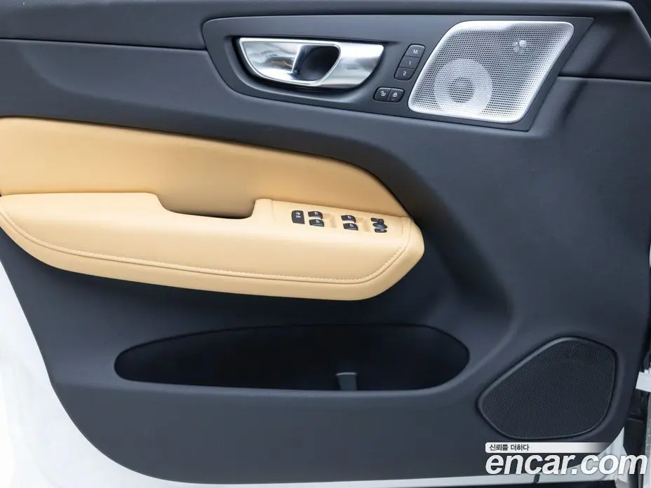 Volvo XC60 2025 2.0 автомат (гидро), фото 17