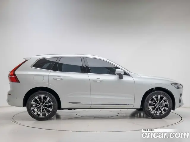 Volvo XC60 2025 2.0 автомат (гидро), миниатюра 5
