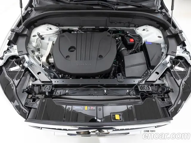 Volvo XC60 2025 2.0 автомат (гидро), миниатюра 7