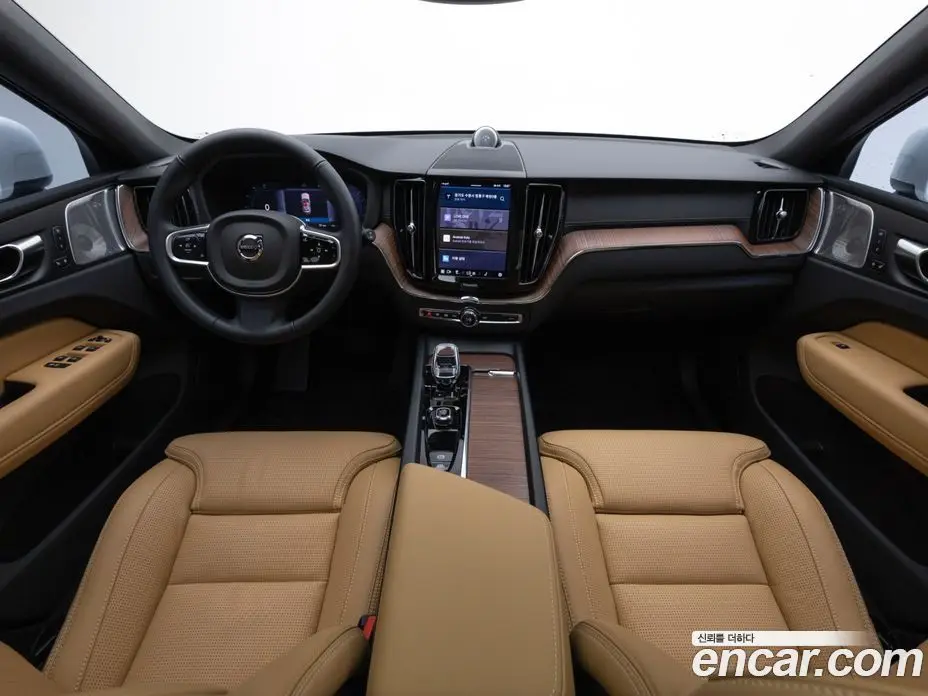 Volvo XC60 2025 2.0 автомат (гидро), фото 8