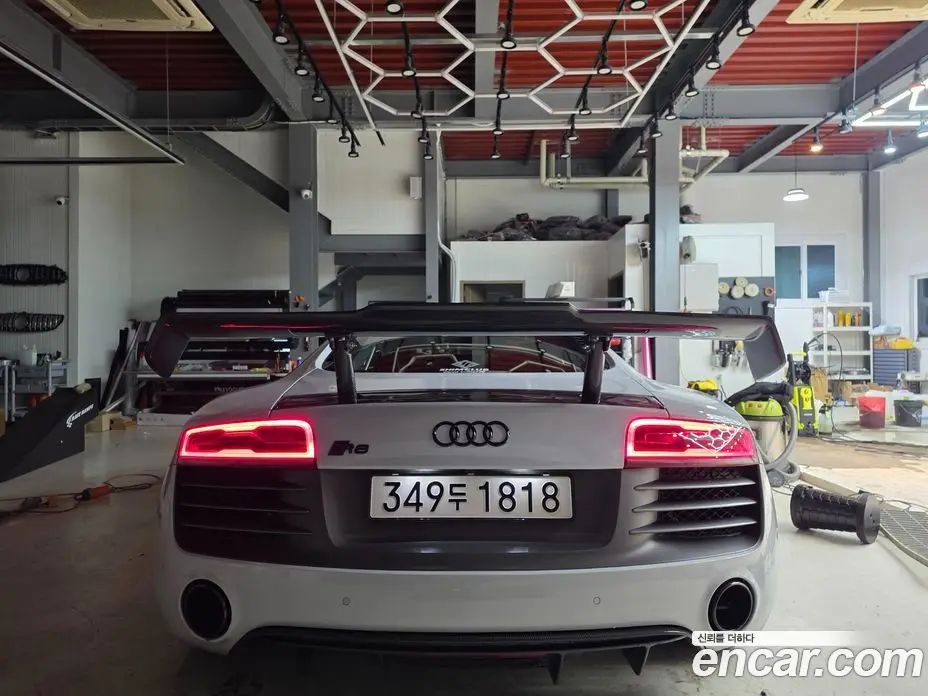 Audi R8 2015 5.2 автомат (гидро), фото 12 Audi R8 2015 5.2 автомат (гидро), фото 12